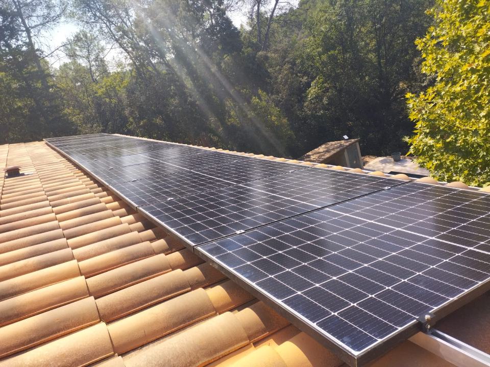 Panneaux solaires sur le toit